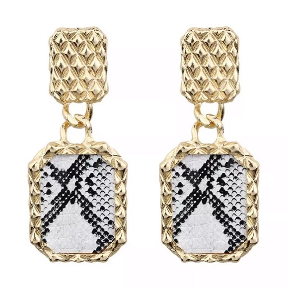HP!🐍Snakeskin and Gold Earrings! - Picture 2 of 6
